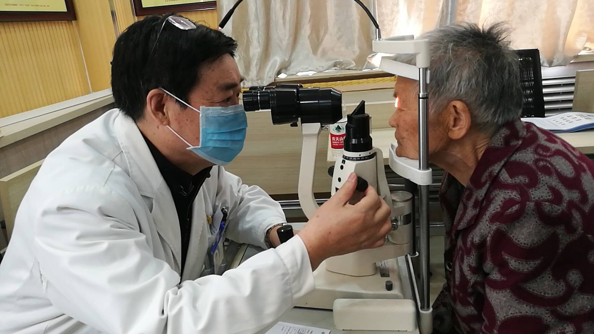 普瑞眼科携手北站五路社区访惠聚工作队进行讲座义诊活动