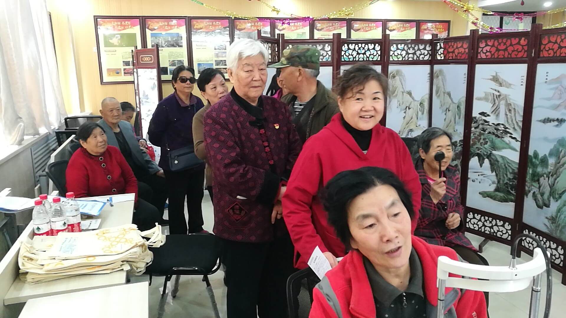 普瑞眼科携手北站五路社区访惠聚工作队进行讲座义诊活动